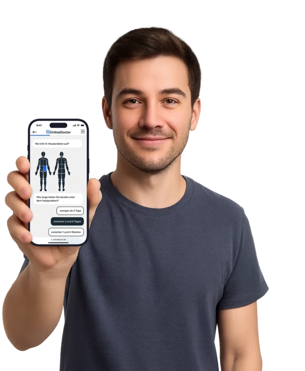 Ein Mann hält ein Smartphone mit dem Chatbot von OnlineDoctor